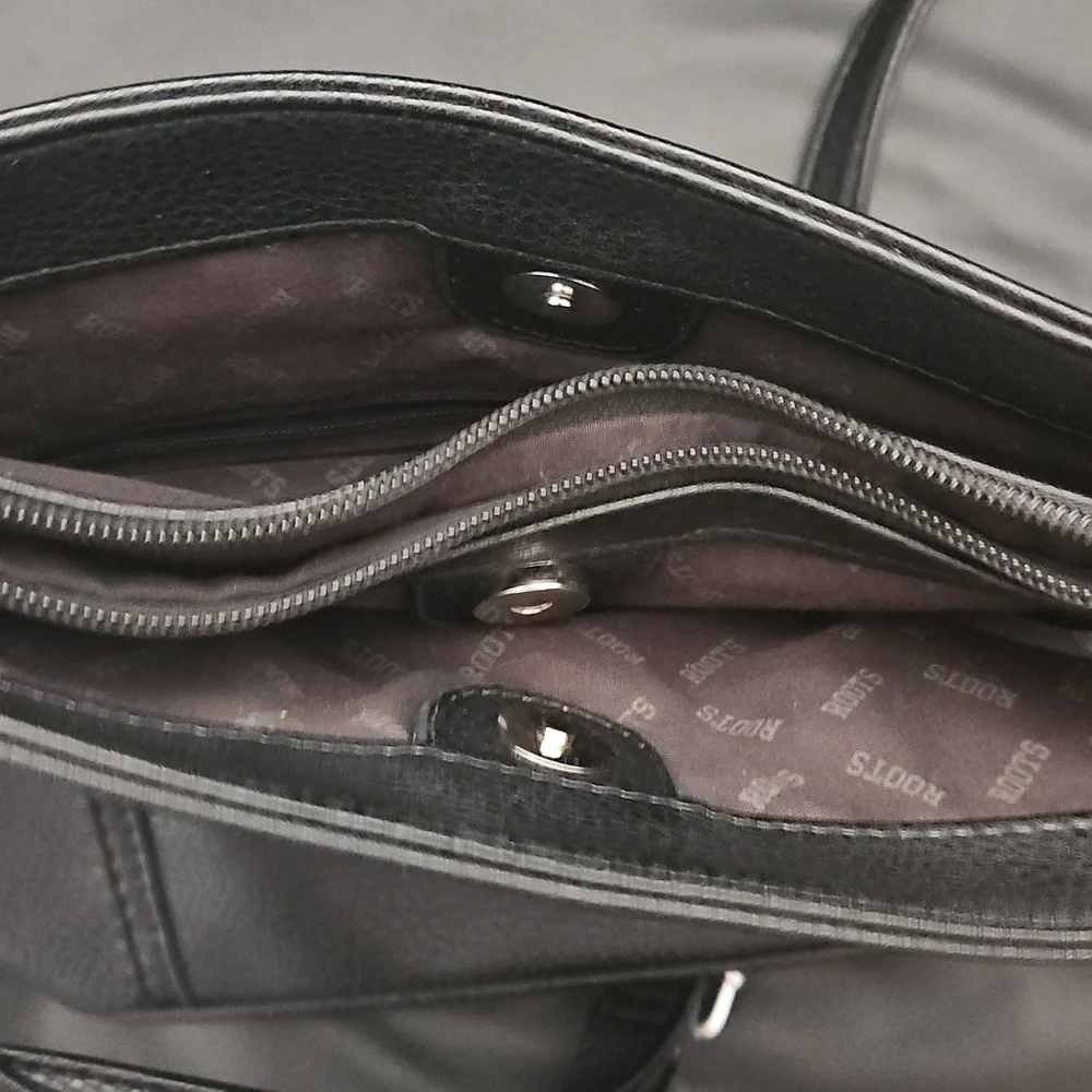 Roots 100%Black Pebbled Leather Adjustable Strap Crossbody Stainless HardwareBag - Picture 6 of 10